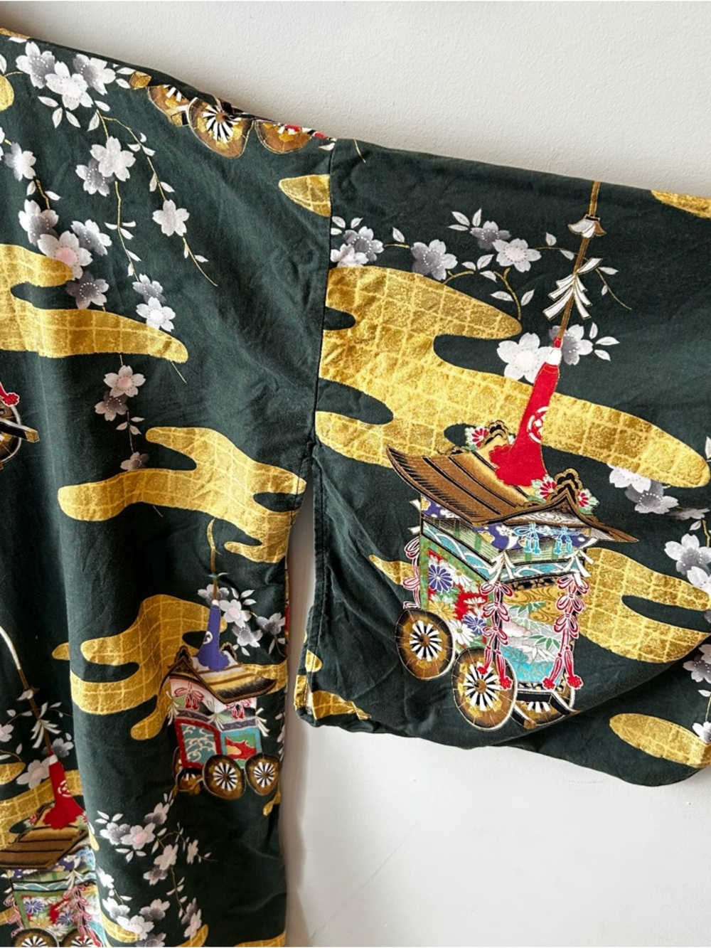 Japanese-made Cotton Kimono Robe Art-Print Cart Dark Green and Gold Motif - Picture 4 of 9